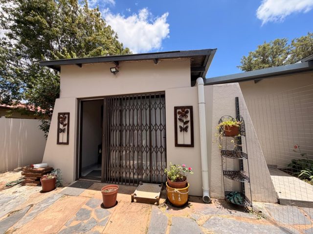 3 Bedroom House for Sale in Valhalla