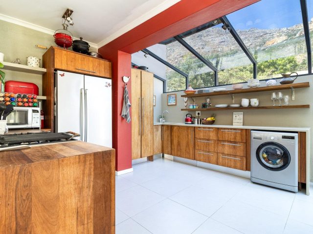 4 Bedroom House for Sale in Lakeside