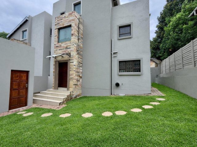 3 Bedroom Townhouse for Sale in Ferndale