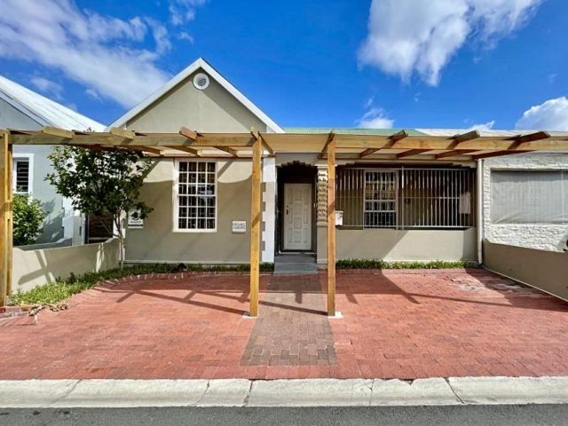 3 Bedroom House for Sale in Claremont