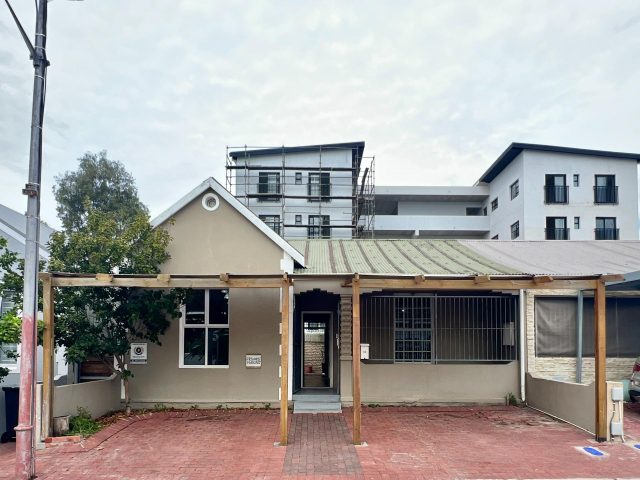 3 Bedroom House For Sale in Claremont, Cape Town