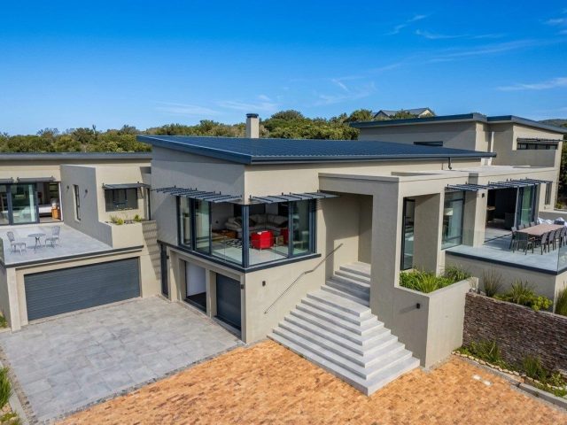 5 Bedroom House for Sale in Pezula Private Estate