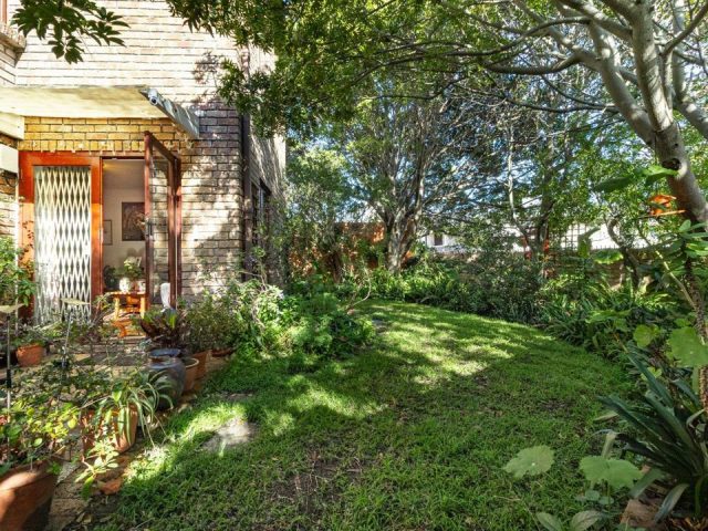 3 Bedroom Townhouse for Sale in Plumstead