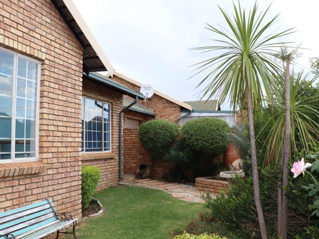3 Bedroom Apartment / Flat for Sale in Amberfield