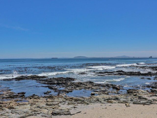 0.5 Bedroom Apartment / Flat to Rent in Mouille Point