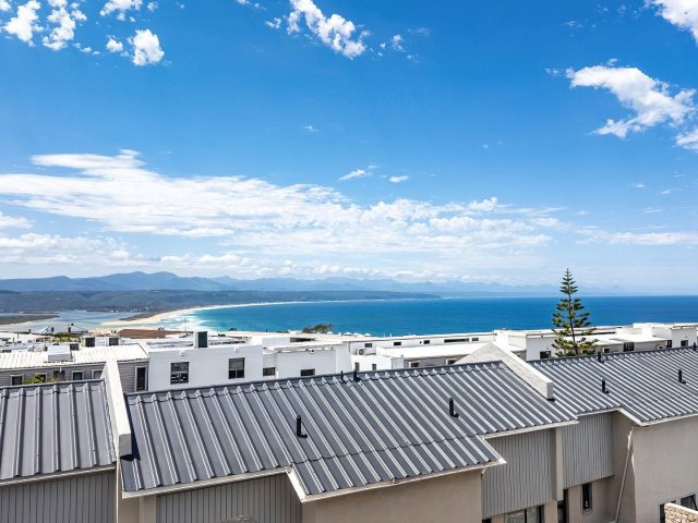4 Bedroom Apartment / Flat to Rent in Plettenberg Bay Central