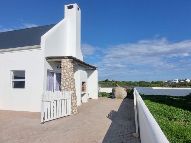 2 Bedroom House to Rent in Jacobsbaai