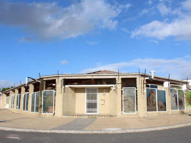 4 Bedroom House On Auction in Soneike