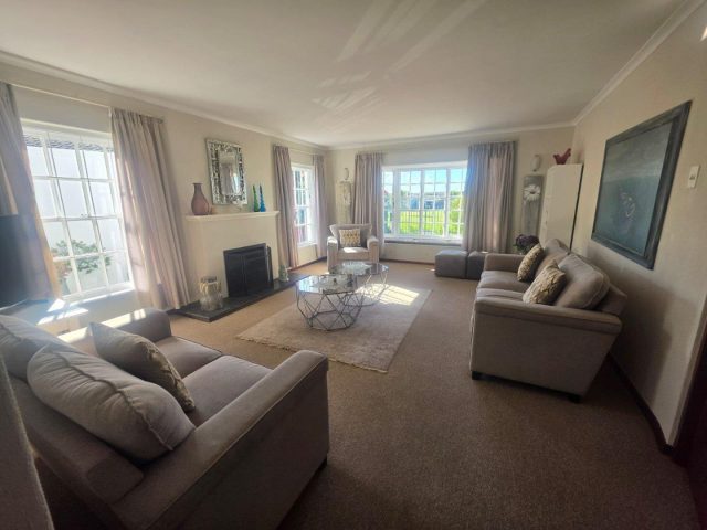 3 Bedroom House to Rent in Diep River