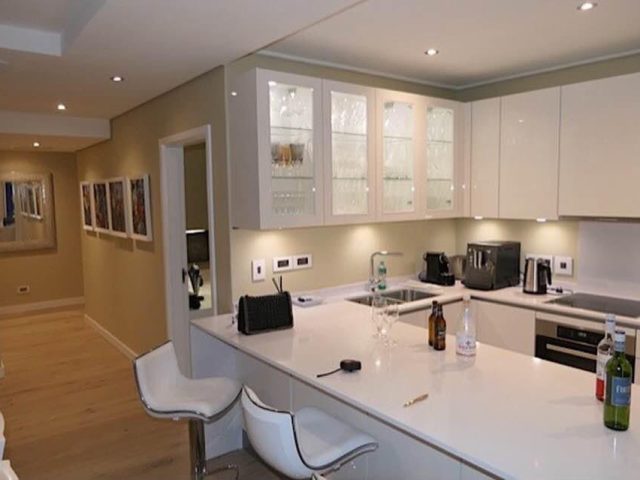 2 Bedroom Apartment / Flat for Sale in Vredehoek