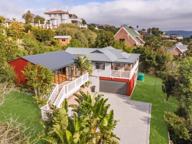 4 Bedroom House for Sale in Knysna Heights