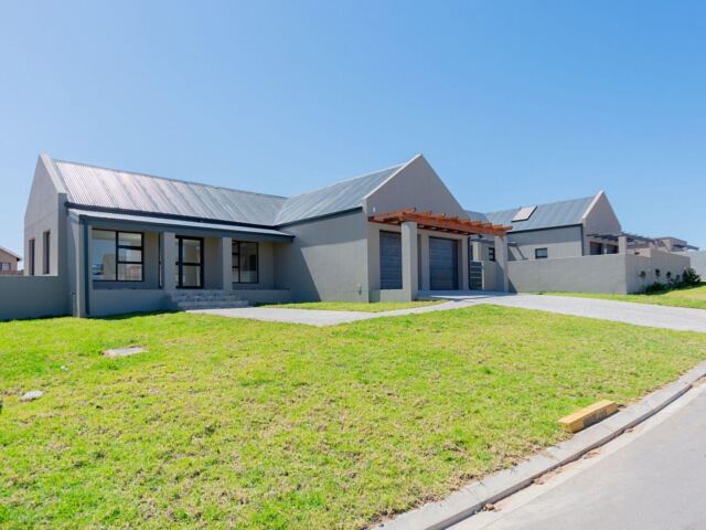 3 Bedroom House for Sale in Vredenburg