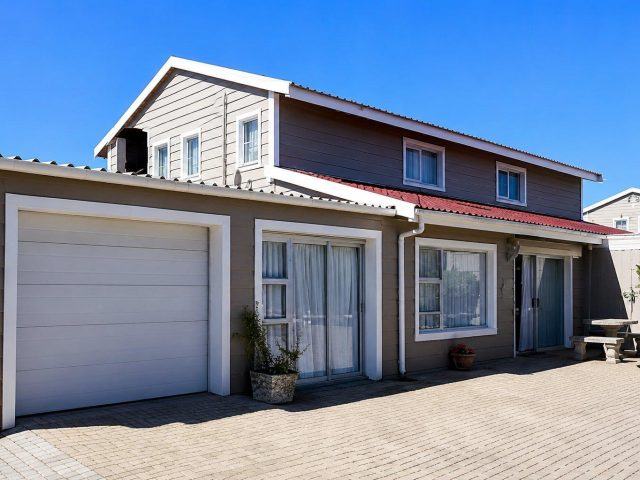 2 Bedroom Townhouse for Sale in Hartenbos Central