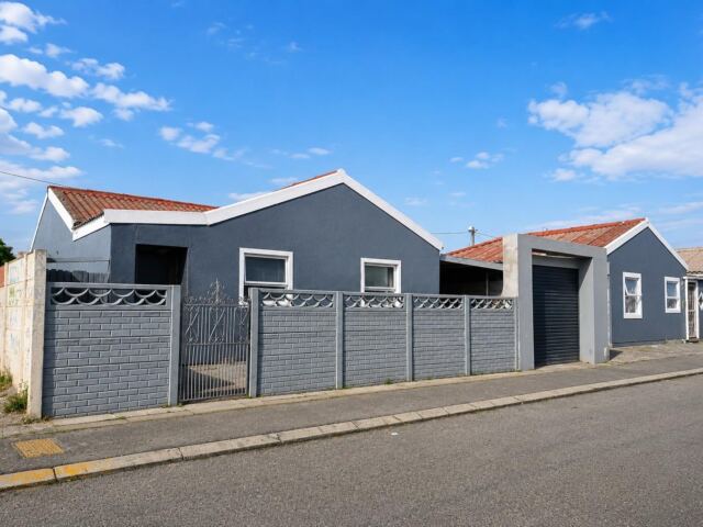 3 Bedroom House for Sale in Manenberg