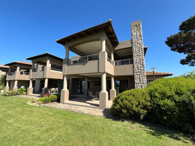 3 Bedroom Apartment / Flat for Sale in The Hill