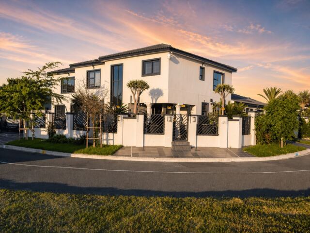 Ultimate Resort-Style Living: 4-Bedroom Eco-Luxury Sanctuary in Flamingo Vlei