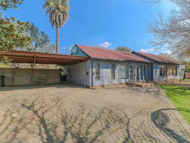 3 Bedroom House for Sale in Brakpan North