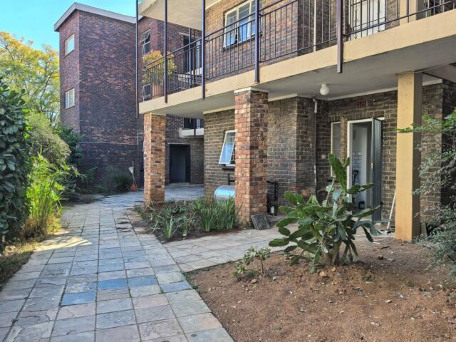 3 Bedroom Apartment / Flat to Rent in Windsor West